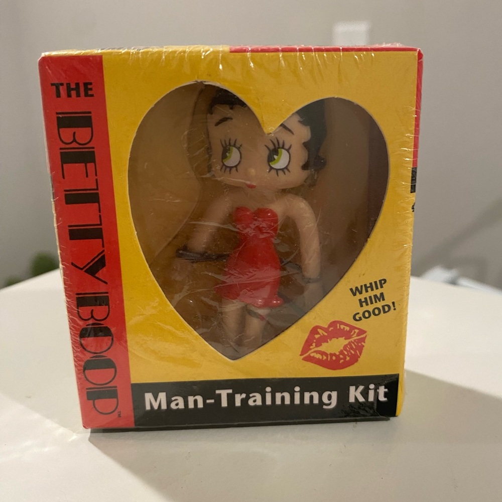 Betty Boop man training kit